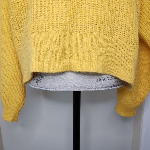 yellow knit sweater - Picture 5 of 7